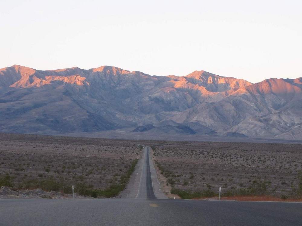 Death Valley - Geradeaus